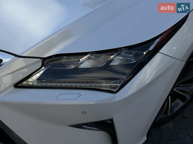 Білий Лексус РХ, об'ємом двигуна 2 л та пробігом 157 тис. км за 33000 $, фото 8 на Automoto.ua