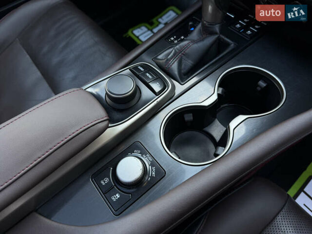 Білий Лексус РХ, об'ємом двигуна 2 л та пробігом 157 тис. км за 33000 $, фото 29 на Automoto.ua