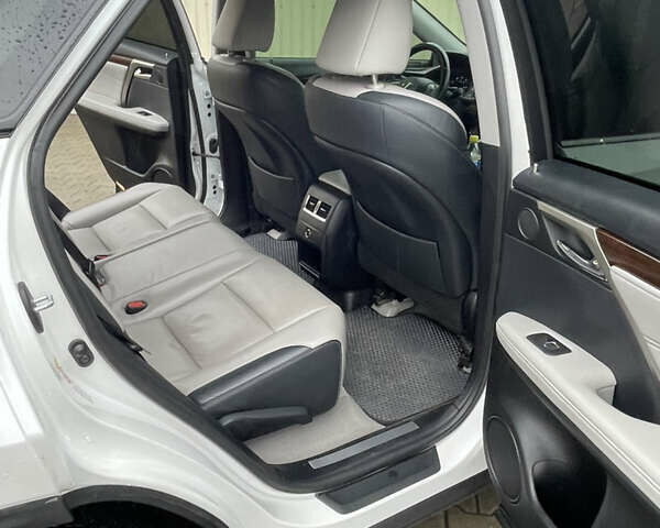 Білий Лексус РХ, об'ємом двигуна 3.46 л та пробігом 68 тис. км за 32500 $, фото 7 на Automoto.ua