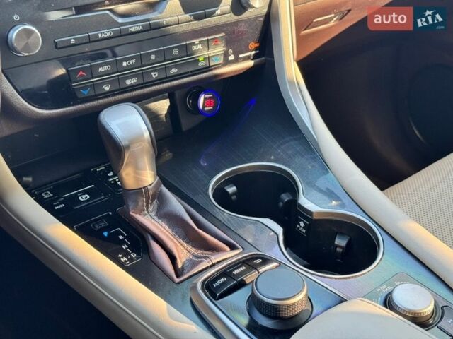 Белый Лексус РХ, объемом двигателя 2 л и пробегом 48 тыс. км за 43000 $, фото 15 на Automoto.ua