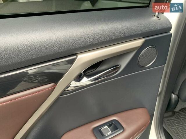 Лексус РХ 2019 у Дніпро (Дніпропетровську) на Automoto.ua Білий Лексус РХ, об'ємом двигуна 3.46 л та пробігом 122 тис. км за 38999 $, фото 41 на Automoto.ua