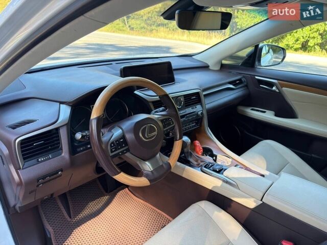 Белый Лексус РХ, объемом двигателя 3.5 л и пробегом 188 тыс. км за 33000 $, фото 7 на Automoto.ua