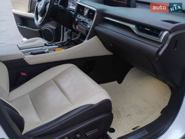 Белый Лексус РХ, объемом двигателя 3.46 л и пробегом 140 тыс. км за 43500 $, фото 3 на Automoto.ua