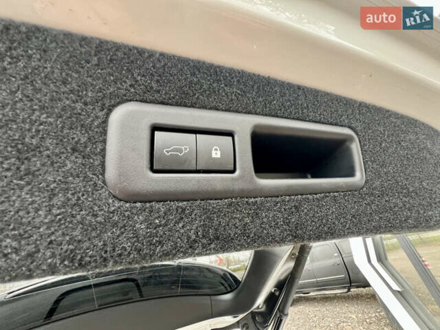 Белый Лексус РХ, объемом двигателя 3.46 л и пробегом 61 тыс. км за 55500 $, фото 46 на Automoto.ua