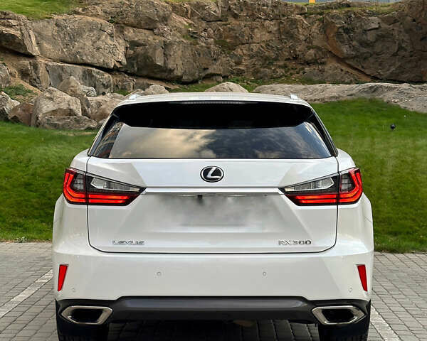 Белый Лексус РХ, объемом двигателя 2 л и пробегом 68 тыс. км за 41000 $, фото 4 на Automoto.ua