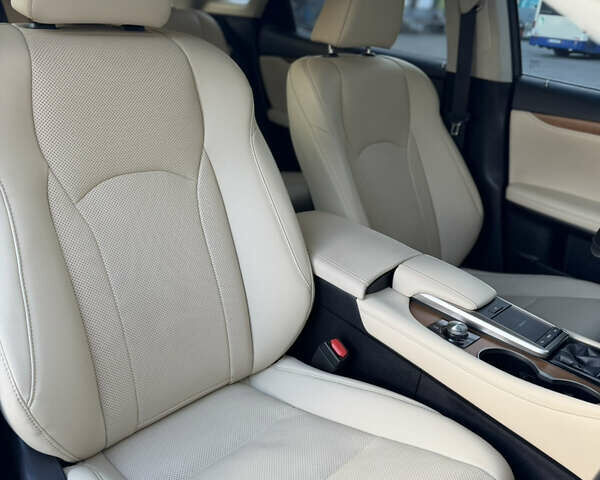 Белый Лексус РХ, объемом двигателя 3.5 л и пробегом 92 тыс. км за 37500 $, фото 74 на Automoto.ua