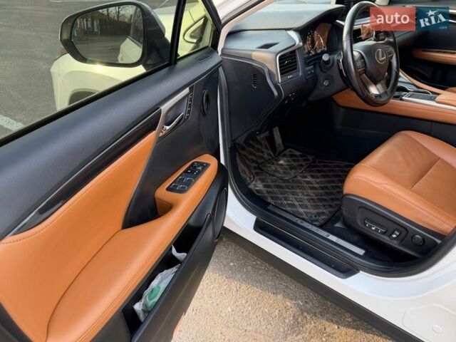 Белый Лексус РХ, объемом двигателя 2 л и пробегом 71 тыс. км за 40900 $, фото 12 на Automoto.ua