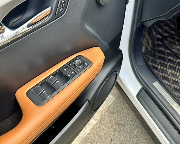 Белый Лексус РХ, объемом двигателя 2 л и пробегом 69 тыс. км за 46800 $, фото 18 на Automoto.ua