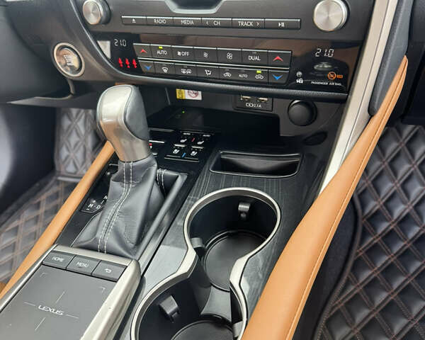 Белый Лексус РХ, объемом двигателя 2 л и пробегом 69 тыс. км за 46800 $, фото 26 на Automoto.ua