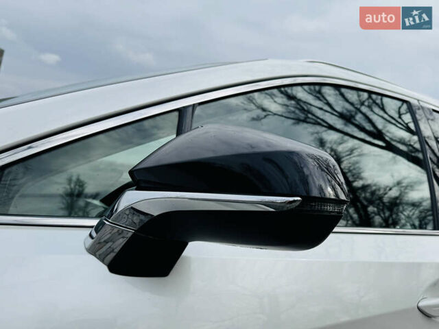 Белый Лексус РХ, объемом двигателя 3.46 л и пробегом 135 тыс. км за 44444 $, фото 111 на Automoto.ua