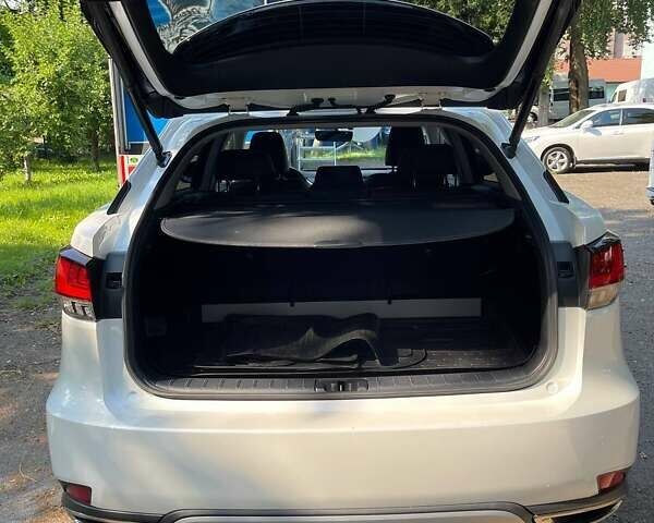 Лексус РХ 2020 в Киеве на Automoto.ua Белый Лексус РХ, объемом двигателя 2 л и пробегом 47 тыс. км за 45000 $, фото 13 на Automoto.ua