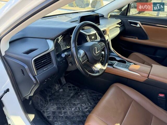 Белый Лексус РХ, объемом двигателя 2 л и пробегом 70 тыс. км за 41500 $, фото 10 на Automoto.ua