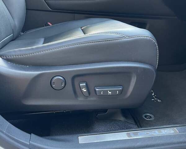 Лексус РХ 2020 в Киеве на Automoto.ua Белый Лексус РХ, объемом двигателя 2 л и пробегом 47 тыс. км за 45000 $, фото 9 на Automoto.ua