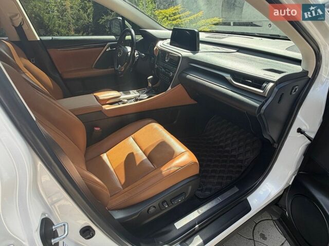 Білий Лексус РХ, об'ємом двигуна 2 л та пробігом 71 тис. км за 38999 $, фото 24 на Automoto.ua