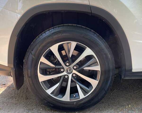 Лексус РХ 2020 в Киеве на Automoto.ua Белый Лексус РХ, объемом двигателя 2 л и пробегом 47 тыс. км за 45000 $, фото 18 на Automoto.ua