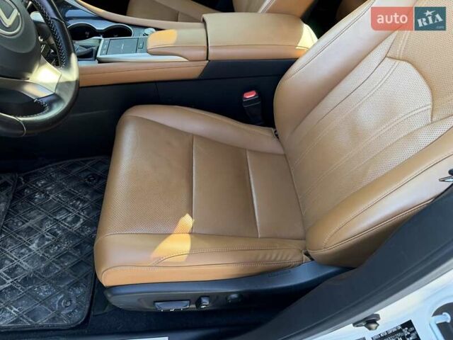 Белый Лексус РХ, объемом двигателя 2 л и пробегом 70 тыс. км за 41500 $, фото 8 на Automoto.ua