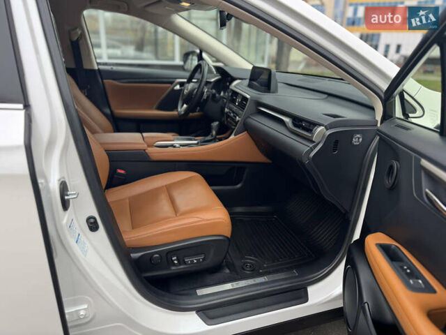 Белый Лексус РХ, объемом двигателя 2 л и пробегом 46 тыс. км за 46000 $, фото 34 на Automoto.ua