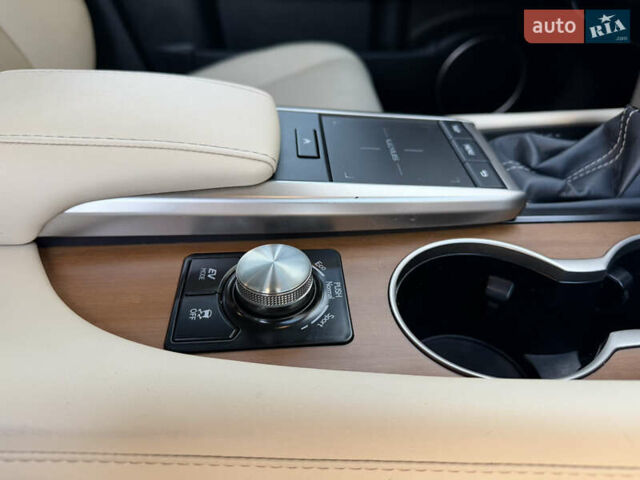 Белый Лексус РХ, объемом двигателя 3.5 л и пробегом 92 тыс. км за 37500 $, фото 77 на Automoto.ua