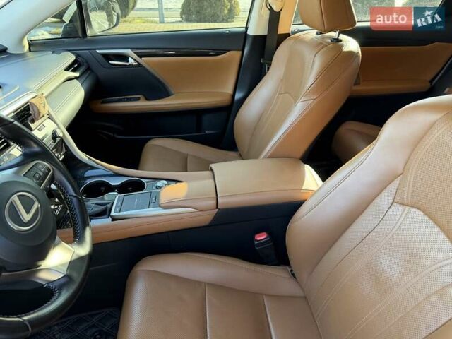 Белый Лексус РХ, объемом двигателя 2 л и пробегом 70 тыс. км за 41500 $, фото 9 на Automoto.ua