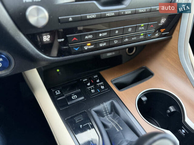 Белый Лексус РХ, объемом двигателя 3.5 л и пробегом 92 тыс. км за 37500 $, фото 50 на Automoto.ua