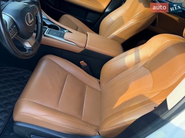 Белый Лексус РХ, объемом двигателя 2 л и пробегом 71 тыс. км за 40900 $, фото 10 на Automoto.ua