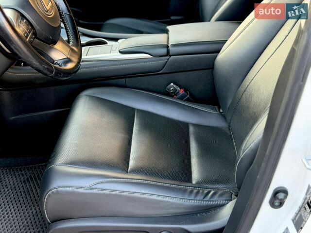 Білий Лексус РХ, об'ємом двигуна 2 л та пробігом 84 тис. км за 39500 $, фото 16 на Automoto.ua