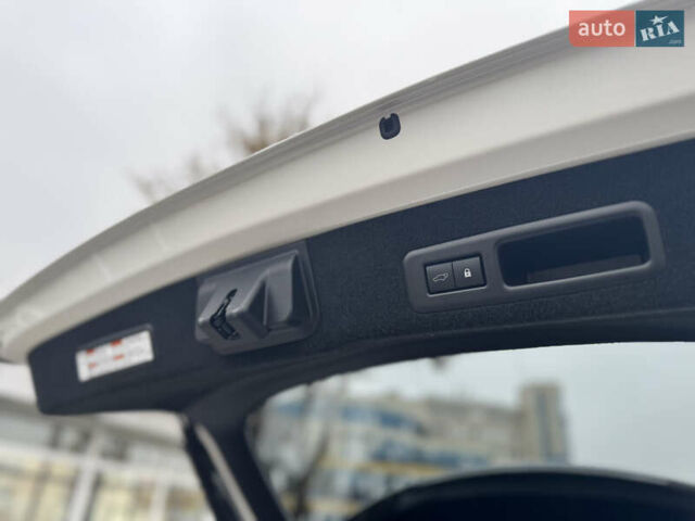 Белый Лексус РХ, объемом двигателя 2 л и пробегом 46 тыс. км за 46000 $, фото 32 на Automoto.ua