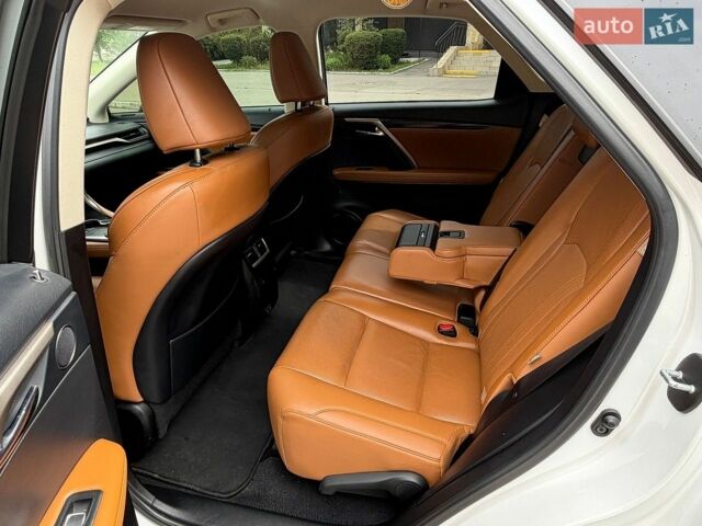 Білий Лексус РХ, об'ємом двигуна 2 л та пробігом 71 тис. км за 38999 $, фото 60 на Automoto.ua