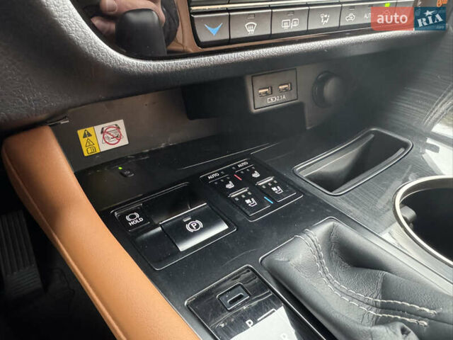 Белый Лексус РХ, объемом двигателя 2 л и пробегом 46 тыс. км за 46000 $, фото 25 на Automoto.ua