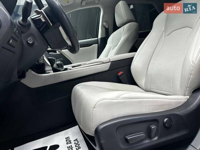 Лексус РХ 2020 в Черновцах на Automoto.ua Белый Лексус РХ, объемом двигателя 3.46 л и пробегом 80 тыс. км за 44000 $, фото 13 на Automoto.ua