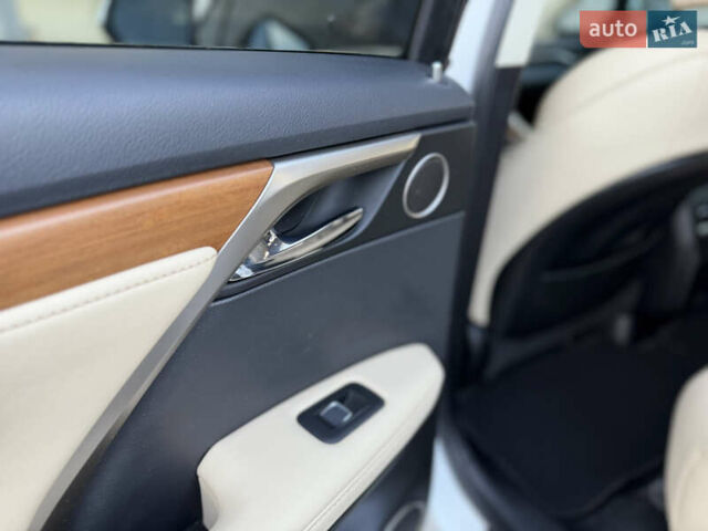 Белый Лексус РХ, объемом двигателя 3.5 л и пробегом 92 тыс. км за 37500 $, фото 59 на Automoto.ua