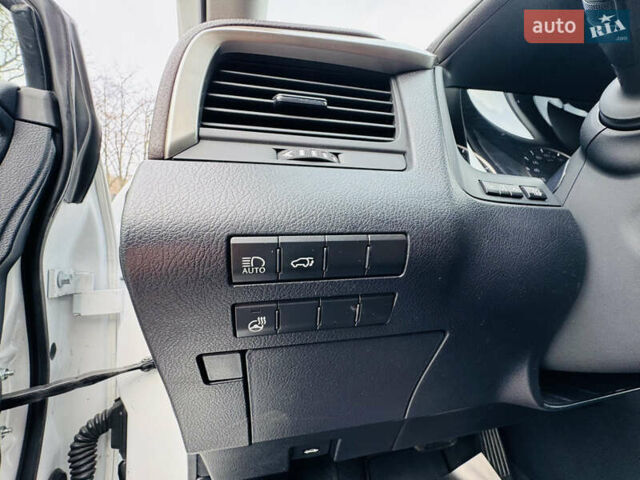 Белый Лексус РХ, объемом двигателя 3.46 л и пробегом 135 тыс. км за 44444 $, фото 95 на Automoto.ua