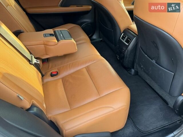 Белый Лексус РХ, объемом двигателя 2 л и пробегом 71 тыс. км за 40900 $, фото 20 на Automoto.ua