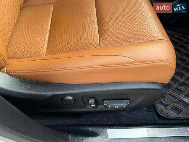 Белый Лексус РХ, объемом двигателя 2 л и пробегом 71 тыс. км за 40900 $, фото 26 на Automoto.ua
