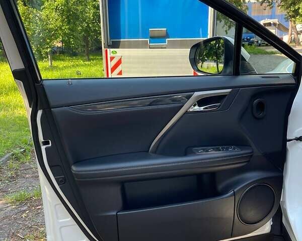 Лексус РХ 2020 в Киеве на Automoto.ua Белый Лексус РХ, объемом двигателя 2 л и пробегом 47 тыс. км за 45000 $, фото 4 на Automoto.ua