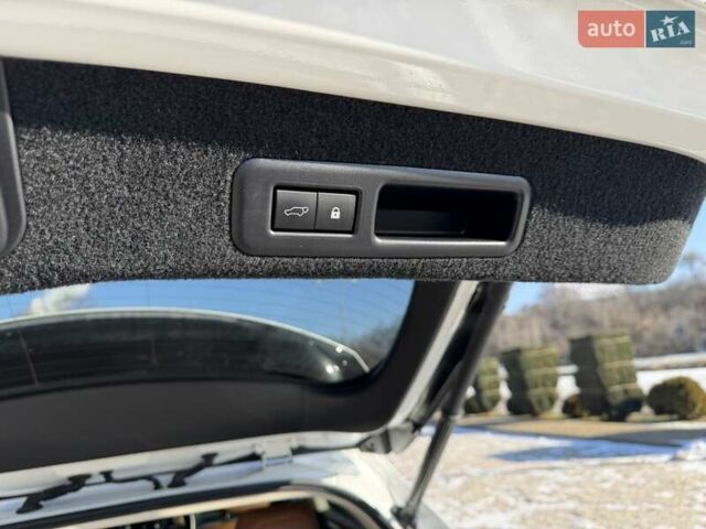 Белый Лексус РХ, объемом двигателя 2 л и пробегом 70 тыс. км за 41500 $, фото 15 на Automoto.ua