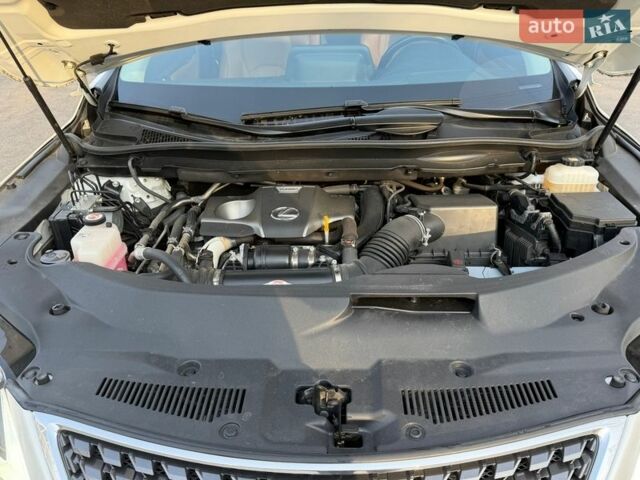 Белый Лексус РХ, объемом двигателя 2 л и пробегом 71 тыс. км за 40900 $, фото 28 на Automoto.ua