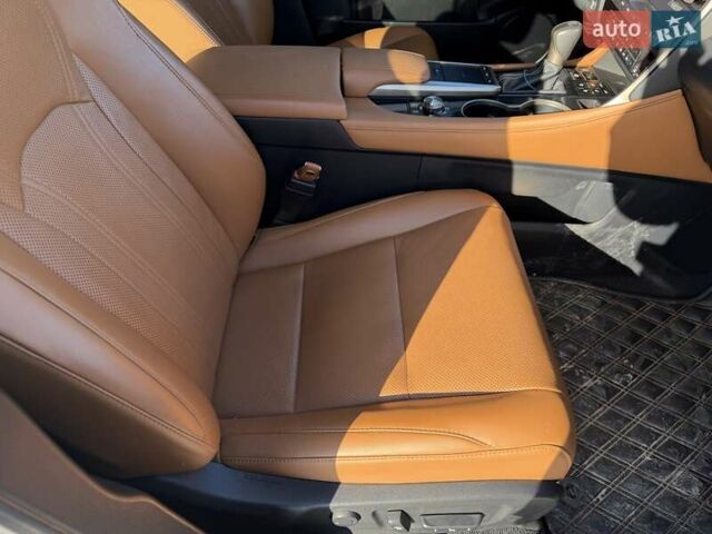 Белый Лексус РХ, объемом двигателя 2 л и пробегом 70 тыс. км за 41500 $, фото 21 на Automoto.ua