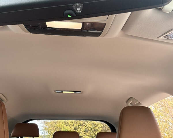 Белый Лексус РХ, объемом двигателя 2 л и пробегом 69 тыс. км за 46800 $, фото 22 на Automoto.ua