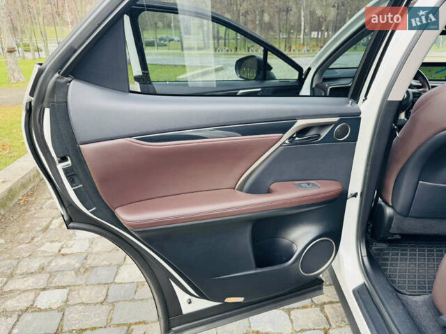 Белый Лексус РХ, объемом двигателя 3.46 л и пробегом 135 тыс. км за 44444 $, фото 98 на Automoto.ua