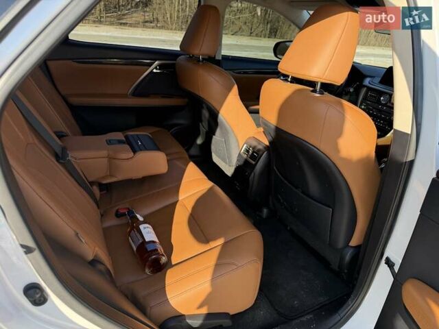 Белый Лексус РХ, объемом двигателя 2 л и пробегом 70 тыс. км за 41500 $, фото 19 на Automoto.ua