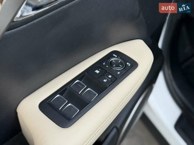 Белый Лексус РХ, объемом двигателя 3.5 л и пробегом 92 тыс. км за 37500 $, фото 34 на Automoto.ua