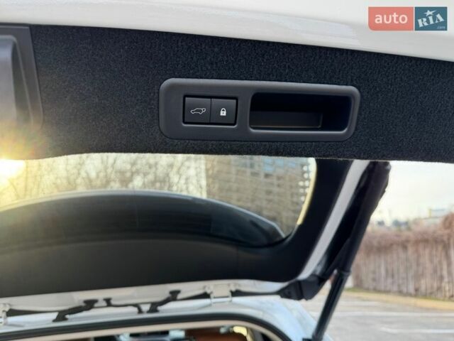 Белый Лексус РХ, объемом двигателя 2 л и пробегом 71 тыс. км за 40900 $, фото 17 на Automoto.ua