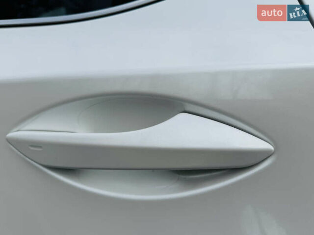 Белый Лексус РХ, объемом двигателя 3.46 л и пробегом 135 тыс. км за 44444 $, фото 109 на Automoto.ua