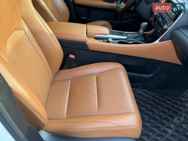 Белый Лексус РХ, объемом двигателя 2 л и пробегом 71 тыс. км за 40900 $, фото 23 на Automoto.ua