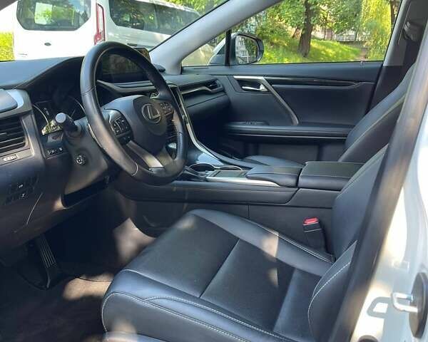 Лексус РХ 2020 в Киеве на Automoto.ua Белый Лексус РХ, объемом двигателя 2 л и пробегом 47 тыс. км за 45000 $, фото 5 на Automoto.ua