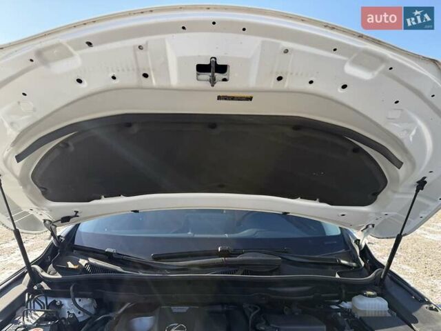 Белый Лексус РХ, объемом двигателя 2 л и пробегом 70 тыс. км за 41500 $, фото 31 на Automoto.ua