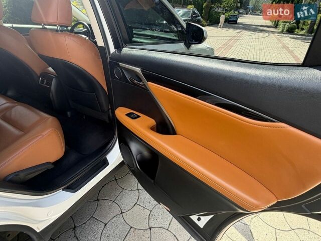 Білий Лексус РХ, об'ємом двигуна 2 л та пробігом 71 тис. км за 38999 $, фото 22 на Automoto.ua