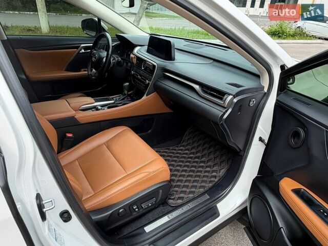 Білий Лексус РХ, об'ємом двигуна 2 л та пробігом 71 тис. км за 38999 $, фото 68 на Automoto.ua