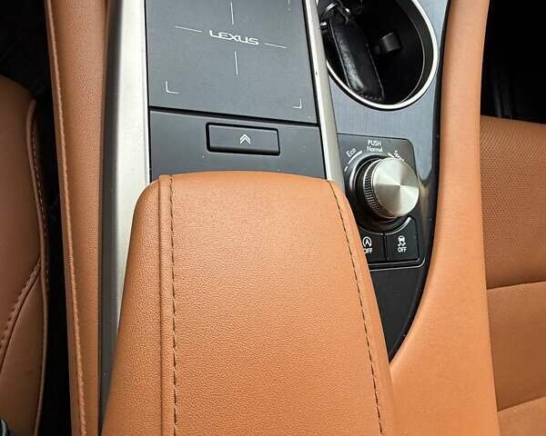 Белый Лексус РХ, объемом двигателя 2 л и пробегом 71 тыс. км за 40900 $, фото 38 на Automoto.ua